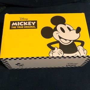 Child’s Mickey Mouse Vans size 6 Brand New!!